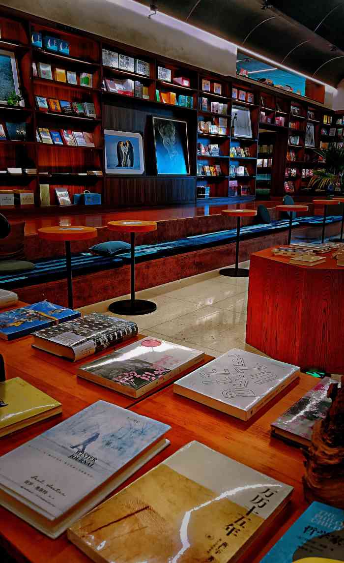 大象书店(恒隆广场店)-"在恒隆广场的五楼位置的话不是很好找 ,但.