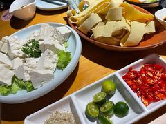 手切豆腐皮-洪氏嗨捞·广东猪肚鸡·椰子鸡火锅(西咸万象城店)