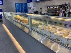 面包甜点陈列柜-禾沐·轻食·面包·咖啡