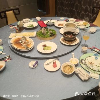 今日有幸在玄武诺富特酒店的紫金轩中餐厅，体验了一场别