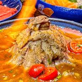 换装拍照+吃饭👘店里都是🫣摇曳的樱花美眉