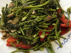 香椿炒肉-龙姐私房菜(和顺古镇店)