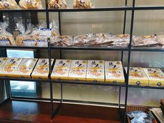 面包甜点陈列柜-德大西餐社(云南南路店)