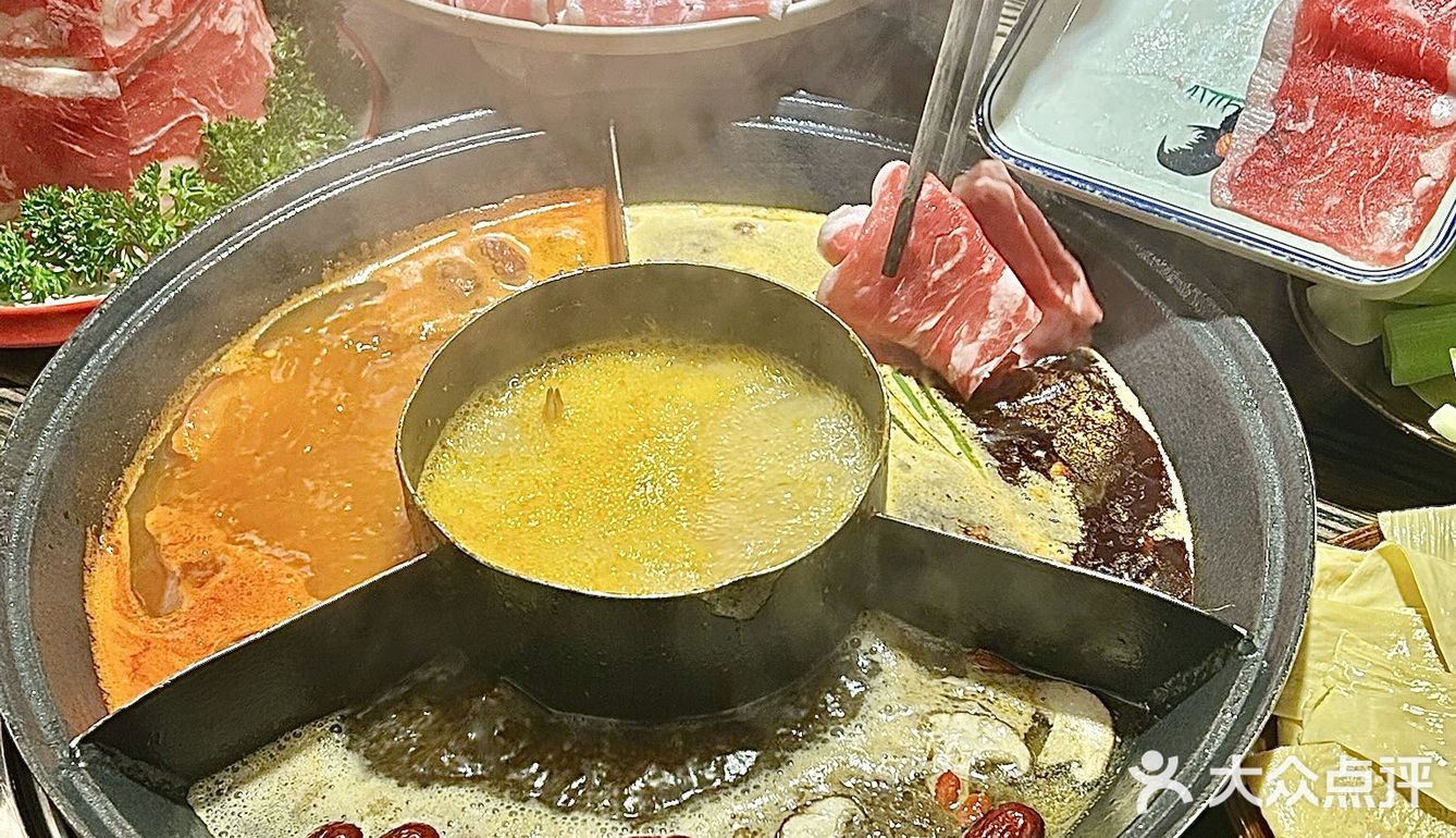 姐妹聚餐好去处，这家店圣诞氛围已拉满❗