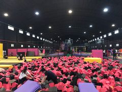 -嘿哟动霸CHUA·新潮玩运动娱乐中心·蹦床滑冰团建乐园
