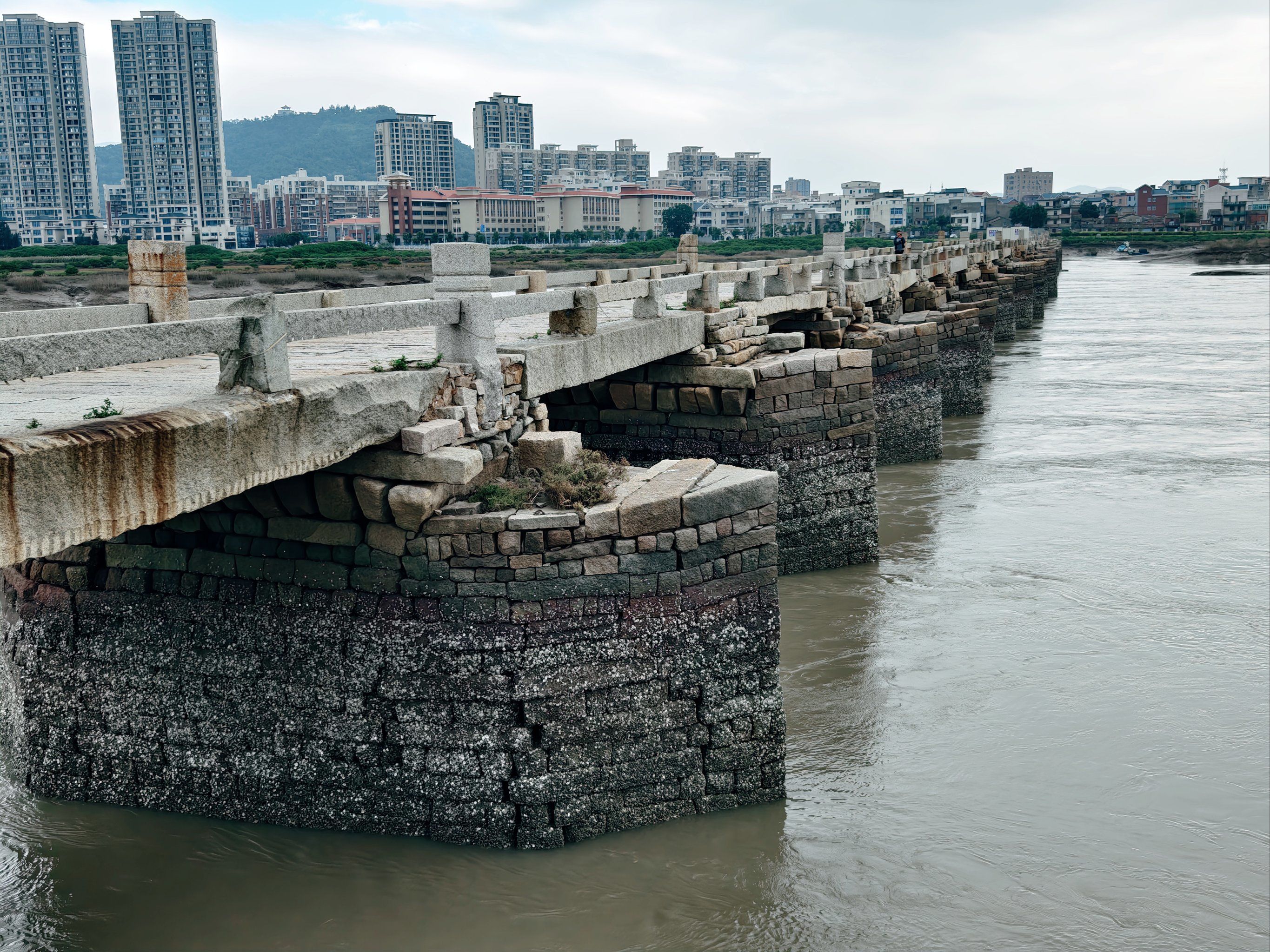 龙江桥俗称"海口桥"