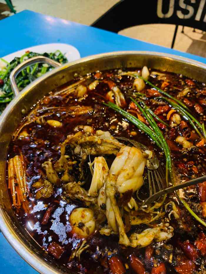 小渝香美蛙鱼头(星湖店)-"●总体:非常合适吃夜宵的大排档,合适基友.