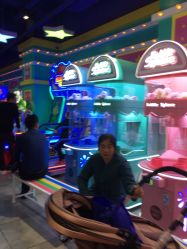 -LuckyStar幸运星家庭娱乐中心(东莞国贸店)