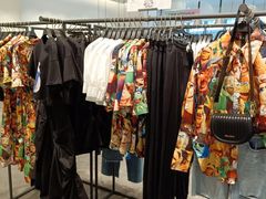 -URBAN REVIVO(上海中庚漫游城店)