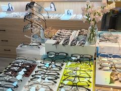 -天空之镜眼镜店蔡司依视路配镜授权零售店(望京颐堤港店)