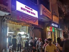 -Bánh Mì Huynh Hoa