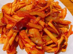 辣白菜炒鱿鱼-喇喇排骨火锅·传统韩式脊骨汤(望京西园总店)