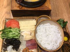 蒙自过桥米线-麦麦山云南菜(复地活力城店)