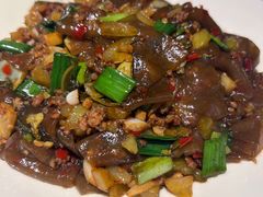 -阿瓦山寨·湘菜现炒·剁椒鱼头王(咸阳总店)