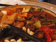 珐琅锅大盘鸡-阿里家·新疆烤肉酒場 by MIG