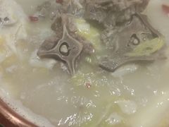 -虾弄弄海派小龙虾·牛羊蝎子火锅