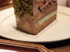 黑巧开心果草莓蛋糕-RUXU入续糖水铺与包(卓悦中心店)