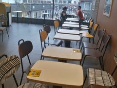 等位区-麦当劳(临顿路店)