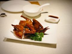 脆皮烤乳鸽-御宝轩(益丰·外滩源店)