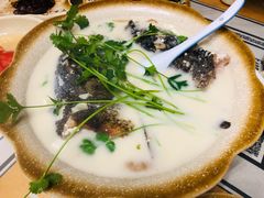 砂锅鱼头-75幢私房菜馆