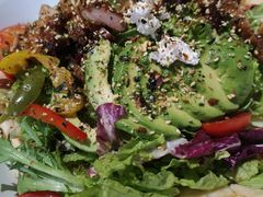 照烧鸡肉配牛油果拉法沙拉-HELLO 27 意面·沙拉·帕尼尼