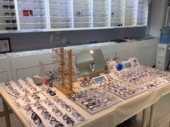 -天空之镜眼镜店蔡司依视路授权店(天通苑店)