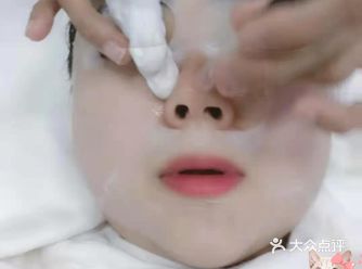 上周周日我去了护肤中心做了小气泡清洁+皮肤管理