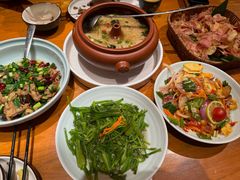 -老滇山寨•云南特色菜•地方菜•民族风情歌舞表演(金碧店)