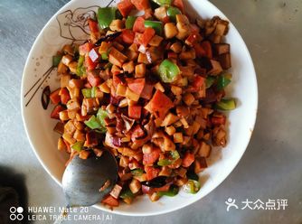 各种切丁丁的辣炒杏鲍菇，真是很下饭呢