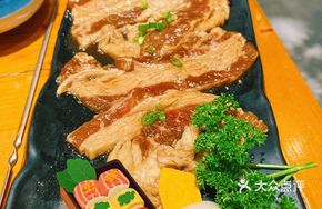 Black Pepper Beef Roll