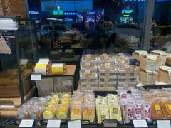 面包甜点陈列柜-皇冠幸福里动物奶油生日蛋糕(万达店)