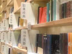 -猫的天空之城概念书店(印象城购物中心店)