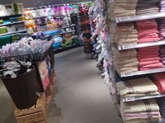 -中百仓储超市有限公司(越秀星汇维港店)