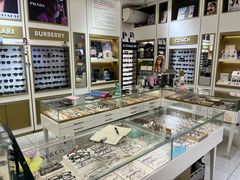 -美式眼镜·授权蔡司.依视路.尼康.豪雅.明月(人民广场店)