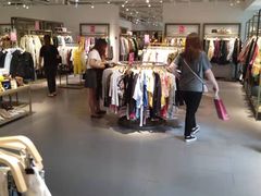 -URBAN REVIVO(北京斯普瑞斯奥特莱斯店)