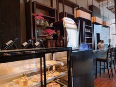 面包甜点陈列柜-逸廊大堂吧-下午茶·简餐-千岛湖自由洲际殿