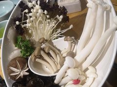 -洪氏嗨捞·广东猪肚鸡·椰子鸡火锅(西咸万象城店)