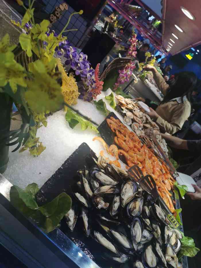 圣捞海鲜自助百汇餐厅(三水广场店)-"菜品说多也不多说少也不少问服务