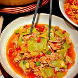 跟风吃这家湘西菜馆，排队1小时真值哭了