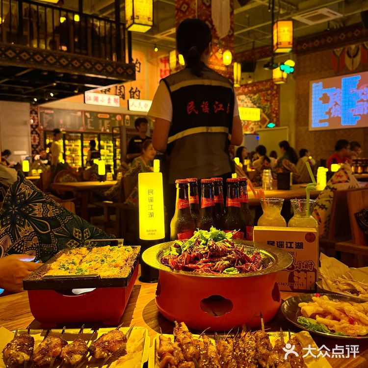 在民谣江湖烧烤酒馆感受云南的松弛…