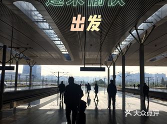 杭州东站现在可以说是杭州重要的交通枢纽了，地铁过来直