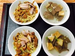 -松树干拌面店