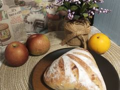 芋泥三角芝士欧包-Juicy Bakery(大学路店)