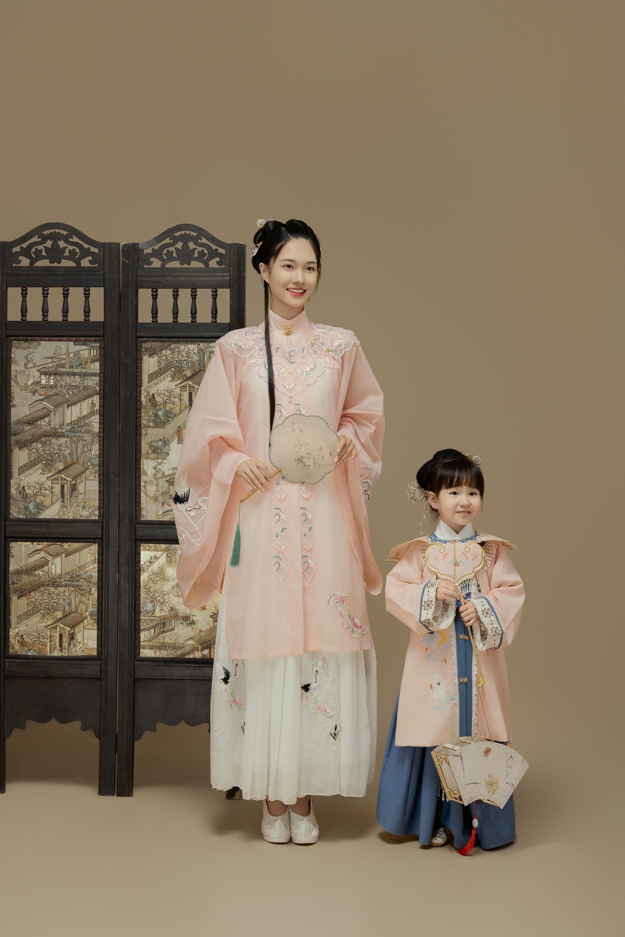 一千多拍的古装全家福