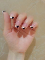 颇具时尚感的双色法式，欧范儿美女的最爱~-艾妃罗高科美肤美甲美睫健康管理