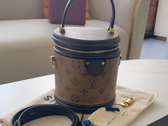 -聚云奢二手奢侈品黄金手表包包回收·中古店(三里屯总店)