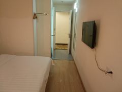 -7天连锁酒店(上海徐家汇龙华路地铁站店)