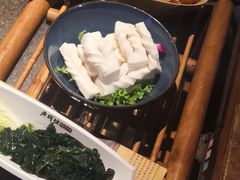 -老牌坊云南鱼豆花火锅(哈西万达店)