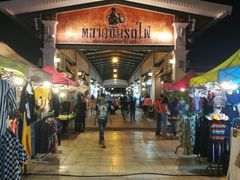 -席娜卡琳火车铁道夜市