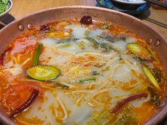 -洱火云南酸菜牛肉火锅(石景山当代商城店)